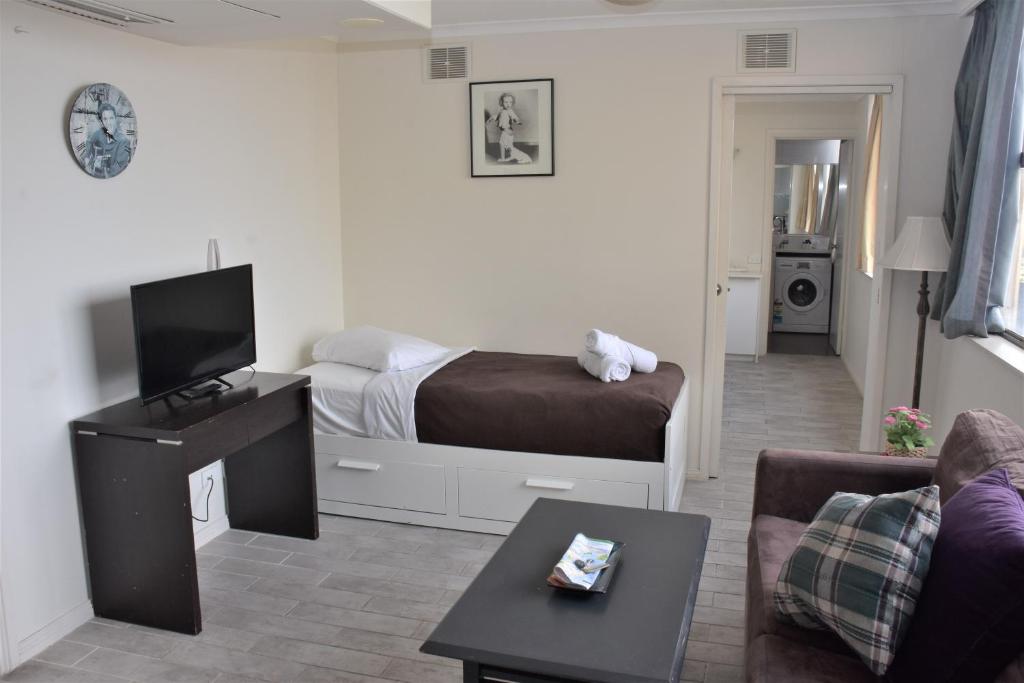 Accommodation Sydney - Hyde Park Plaza 38 College St Sydney - One-Bedroom Apartment With City View