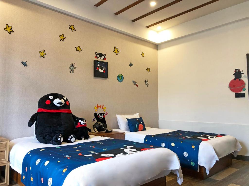 Postel nebo postele na pokoji v ubytování Lin Ting Holiday Hotel Pudong Airport
