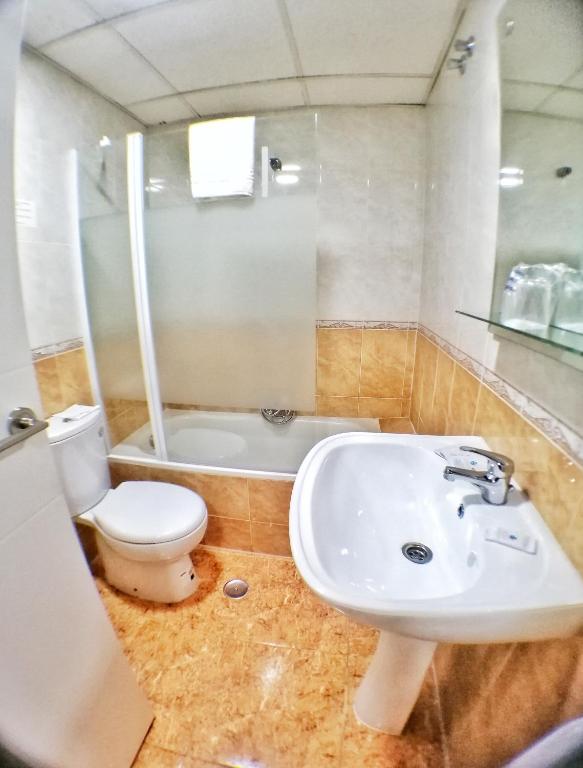 Koupelna v ubytování Apartamentos Resitur