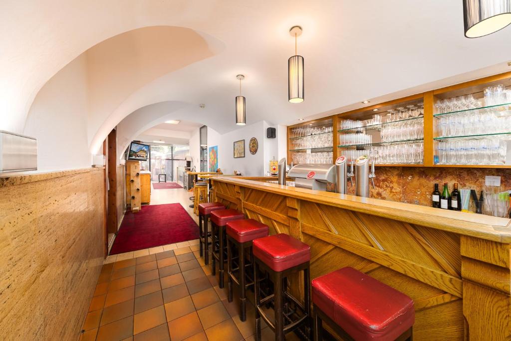 The lounge or bar area at Hotel Heitzmann