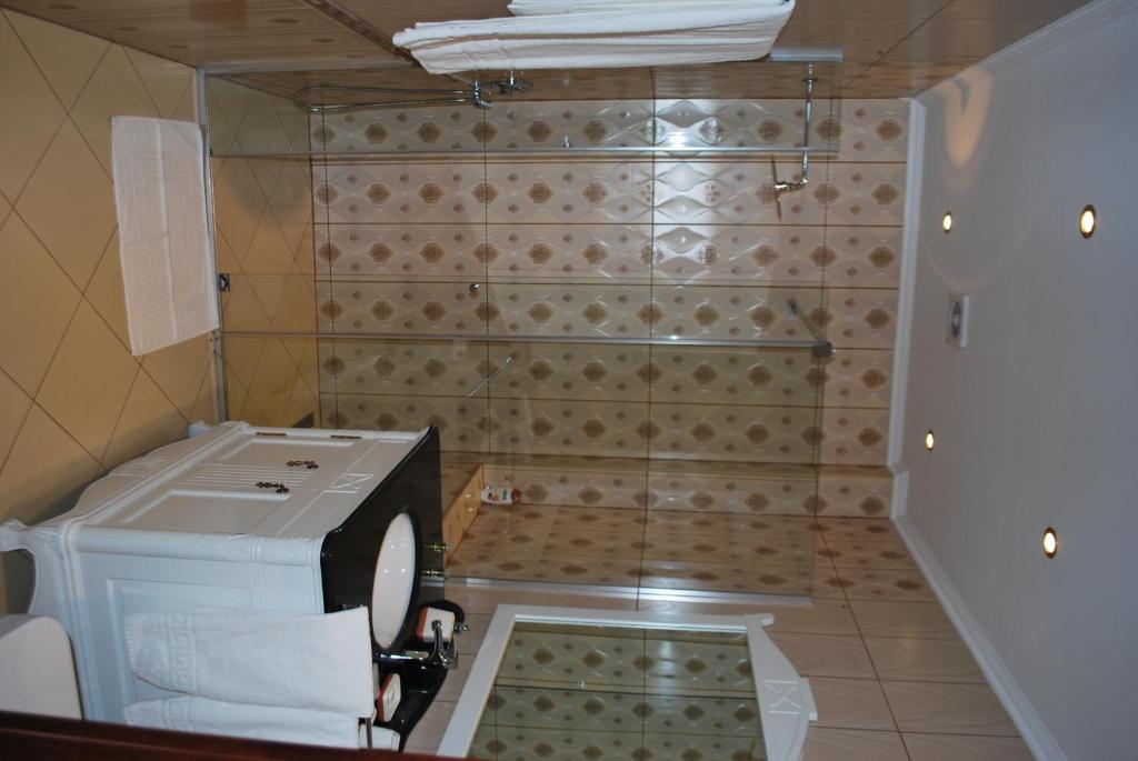 Hotel Vila Sigal Korce - Family Double Room