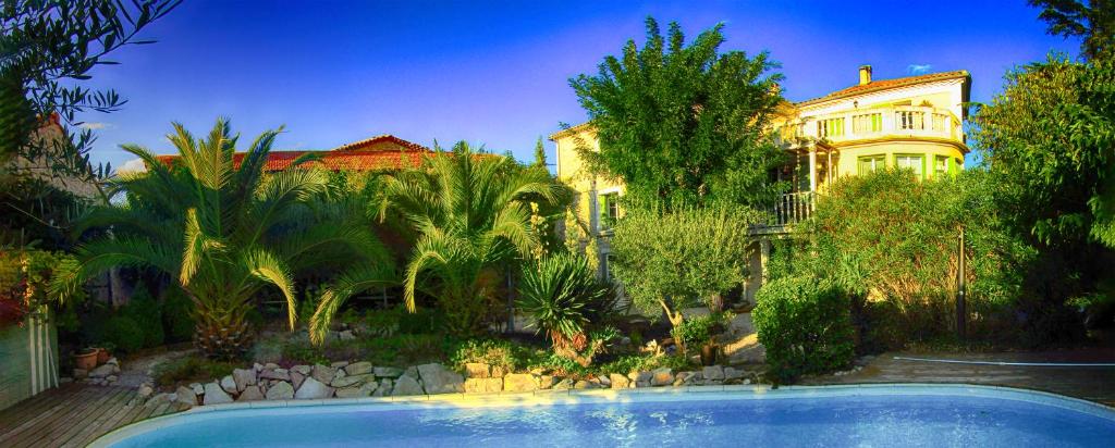 Πισίνα στο ή κοντά στο La Bastide de Canaules