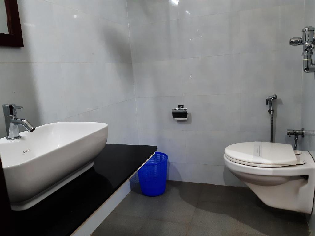 Koupelna v ubytování Bharat Hotel