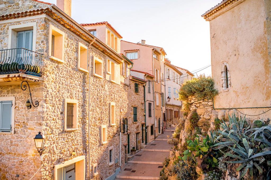 Juan Les Pins Appartement Au Coeur De Juan Les Pins Antibes France Booking Com
