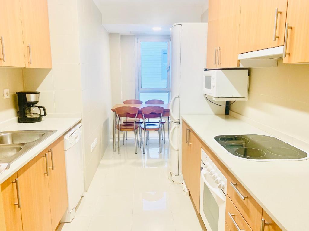 Kuchyňa alebo kuchynka v ubytovaní Ancora Frontbeach Luxury Apartment