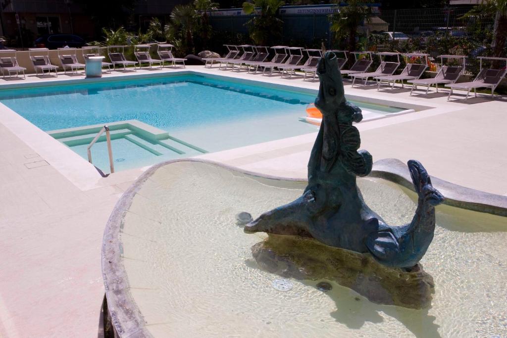 Bazén v ubytování Hotel Beaurivage nebo v jeho okolí