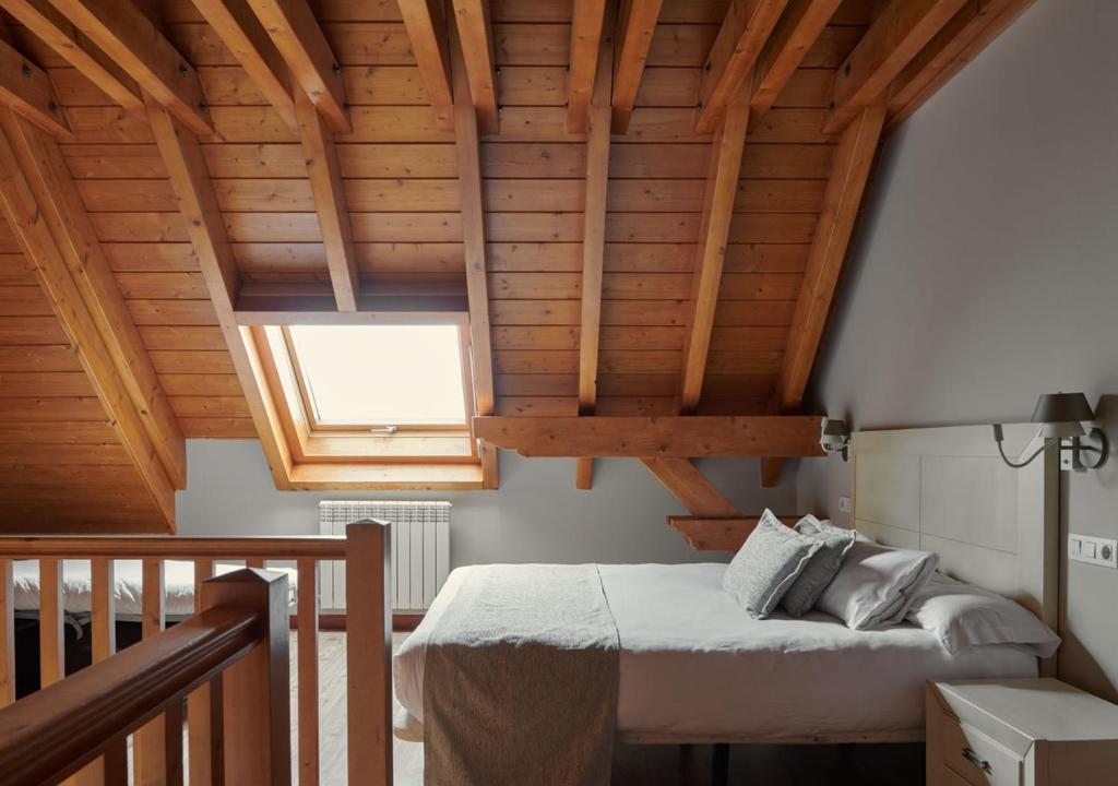 Postel nebo postele na pokoji v ubytování Apartahotel Tres Quiñones