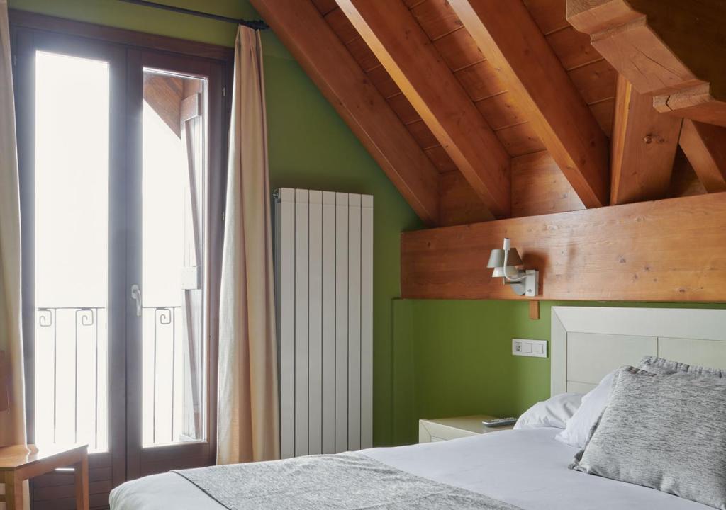 Postel nebo postele na pokoji v ubytování Apartahotel Tres Quiñones
