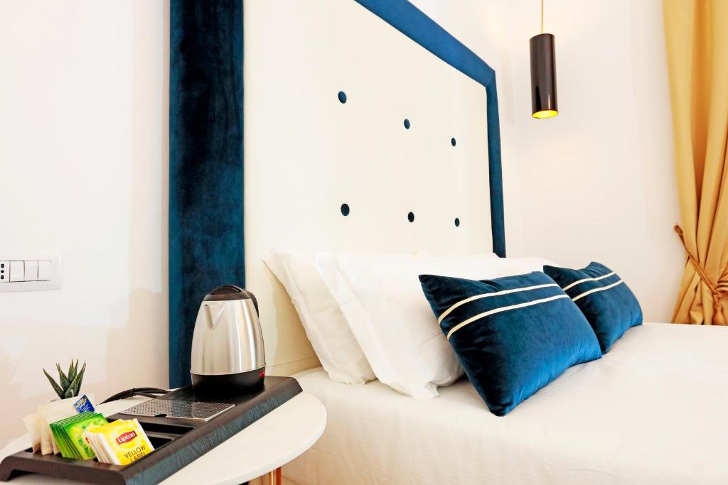 Posteľ alebo postele v izbe v ubytovaní HeMi Suites
