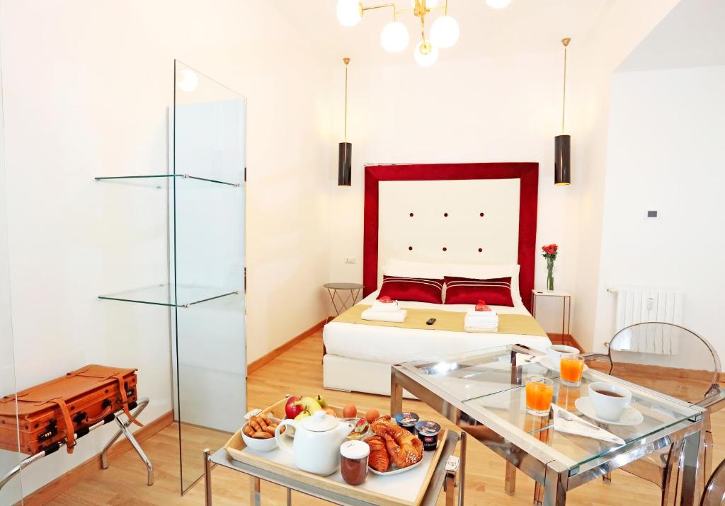 Posteľ alebo postele v izbe v ubytovaní HeMi Suites