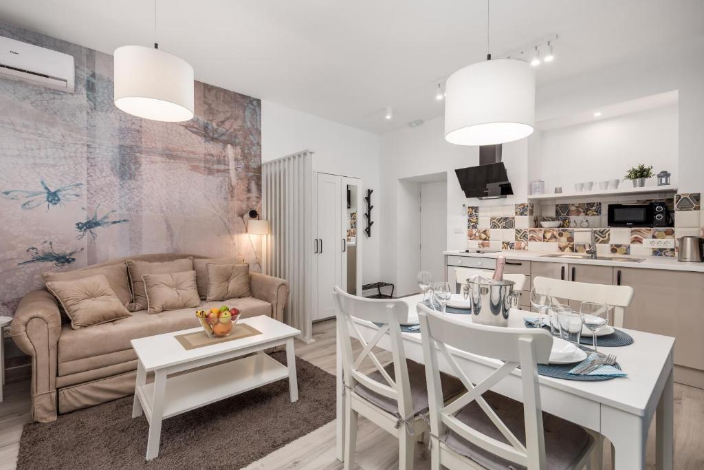 Kuchyňa alebo kuchynka v ubytovaní Srnec Apartments - Centar