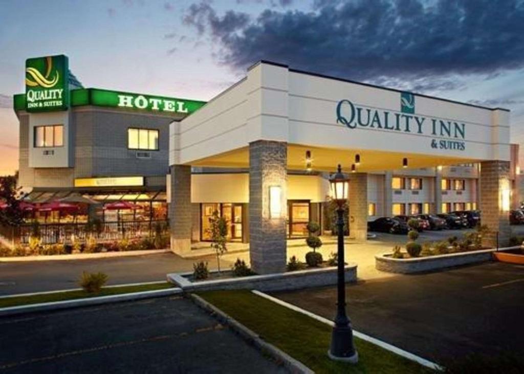 a hotel with a parking lot in front of it at Quality Inn & Suites in Brossard