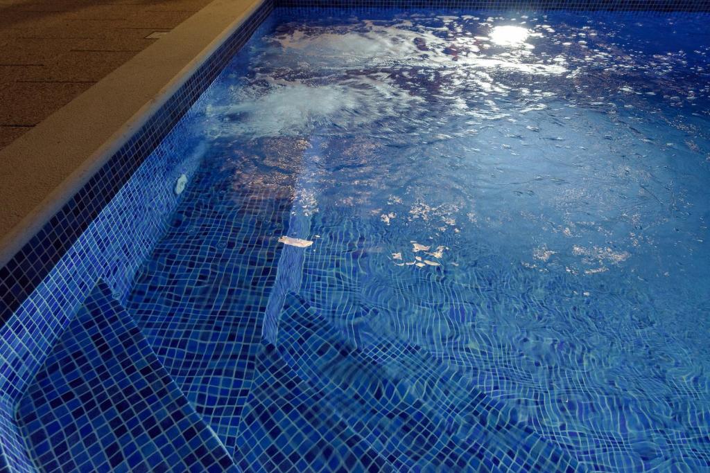 Bazén v ubytovaní Luxury Villa -Heated Pool -Jacuzzi alebo v jeho blízkosti