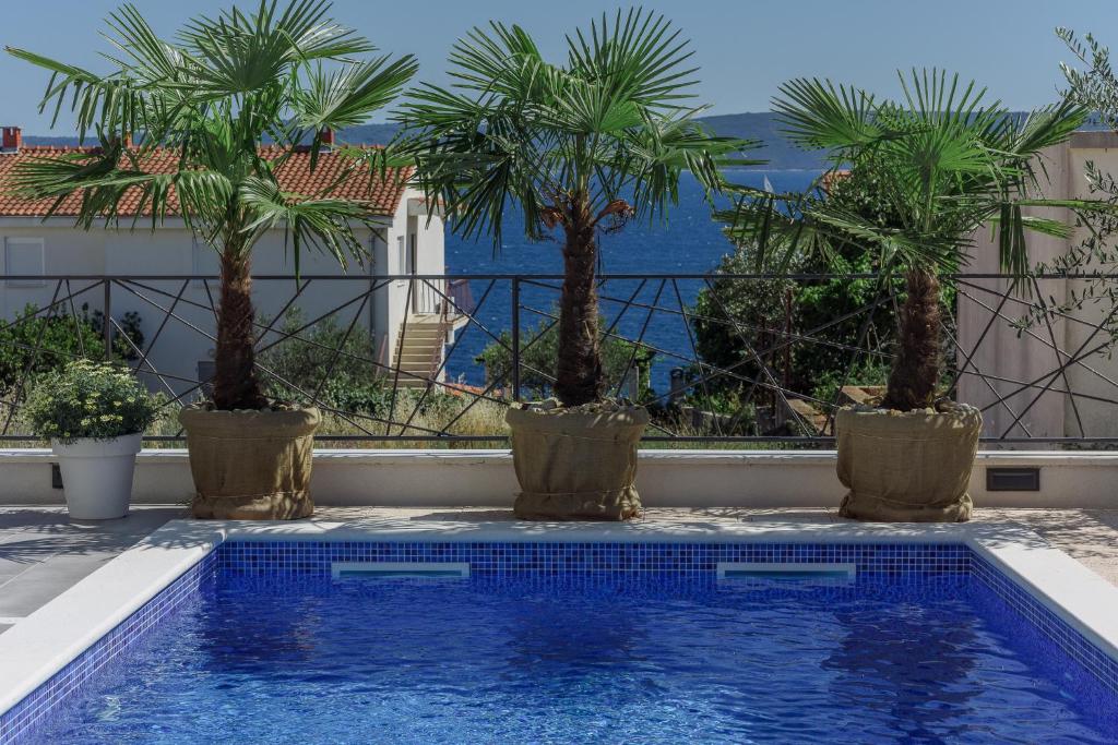 Bazén v ubytovaní Luxury Villa -Heated Pool -Jacuzzi alebo v jeho blízkosti