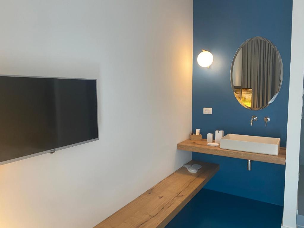 TV a/nebo společenská místnost v ubytování Near Ortigia