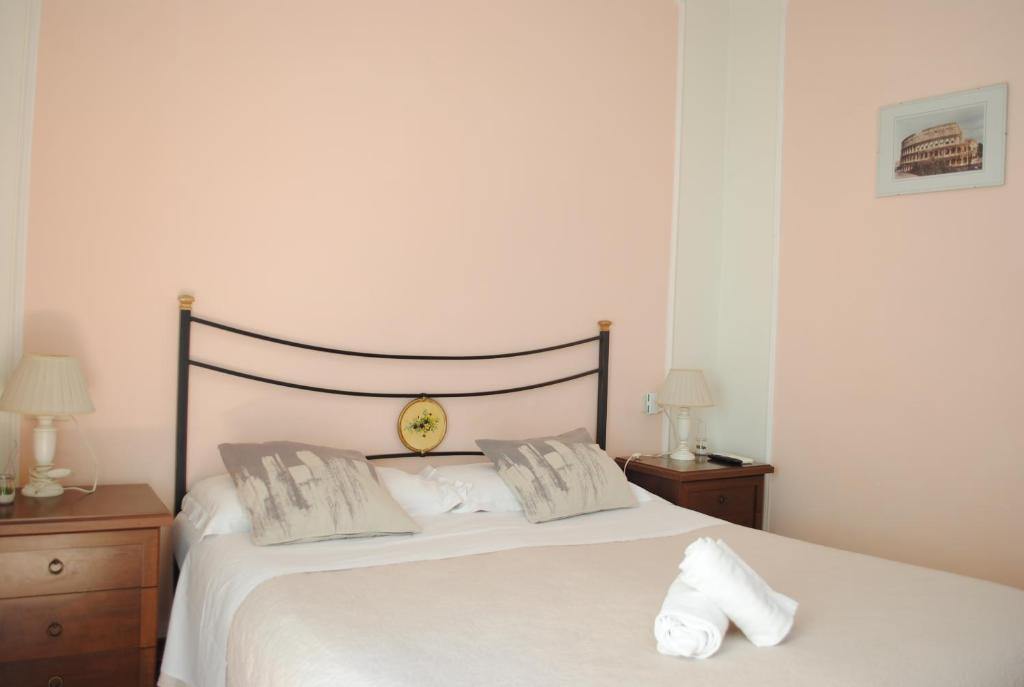Llit o llits en una habitació de Dreaming Navona Rooms