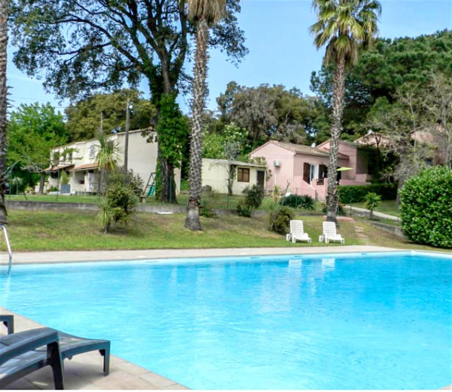 聖尼科勞的住宿－Maison de 2 chambres avec piscine partagee jardin amenage et wifi a San Nicolao a 1 km de la plage，相簿中的一張相片