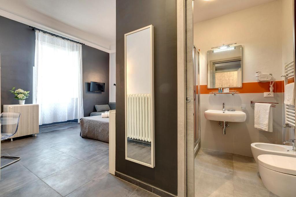 A bathroom at Al Consolato - Guest house