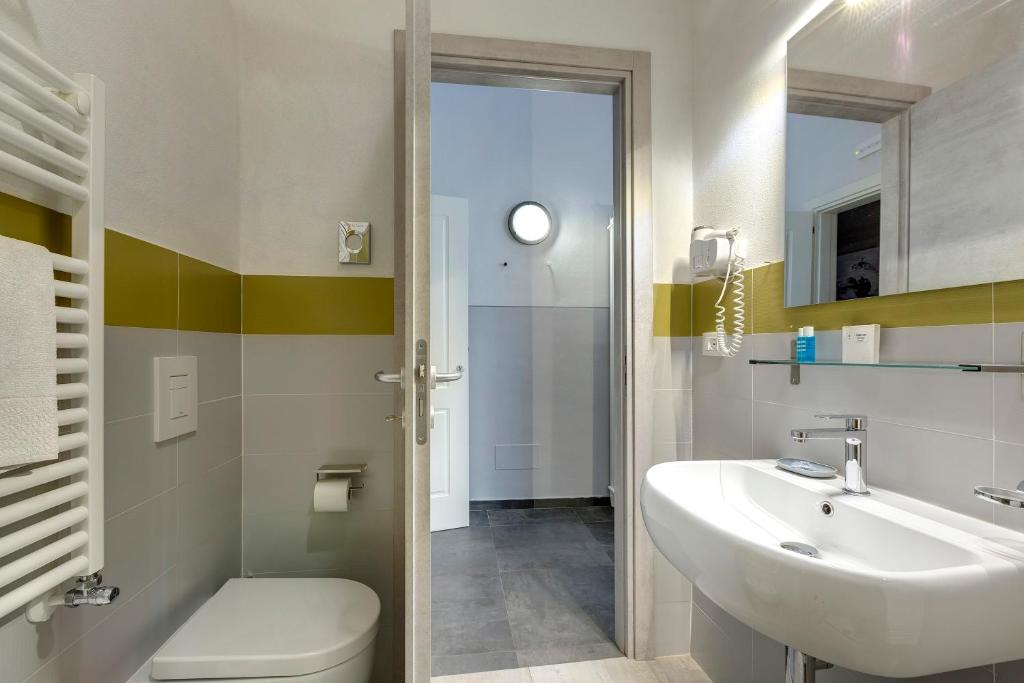A bathroom at Al Consolato - Guest house