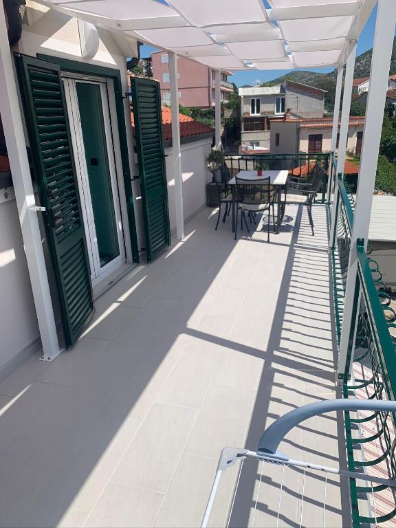 Balkón nebo terasa v ubytování Apartment GRC Grebastica