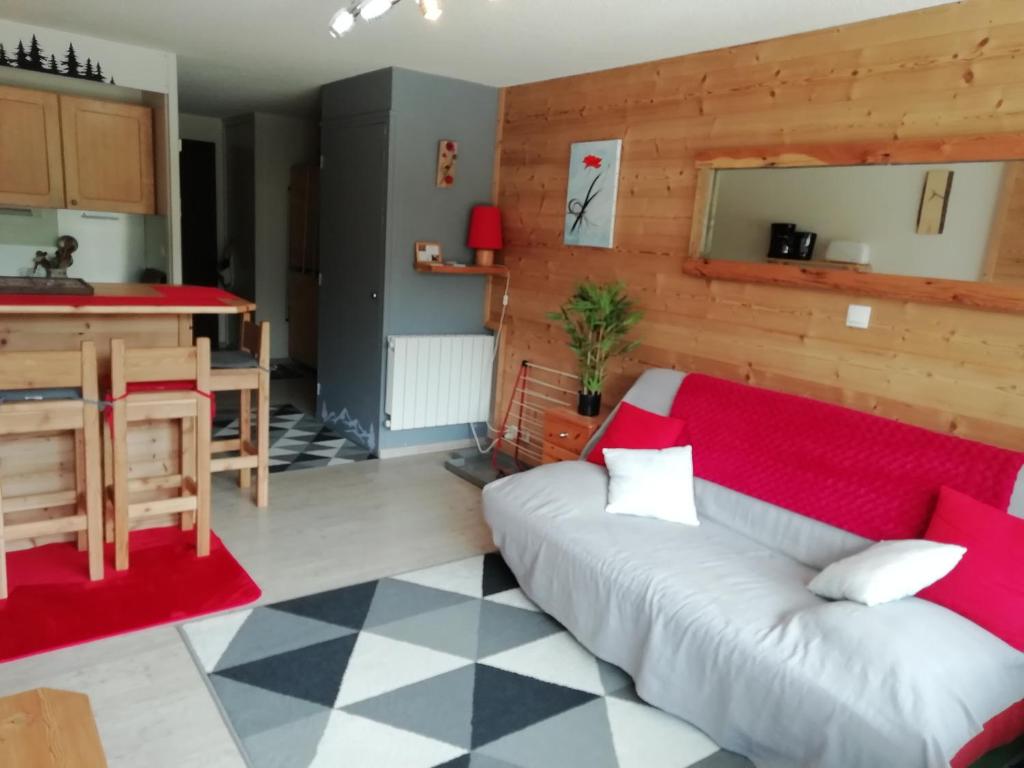 a living room with a couch and a kitchen at Le Galibier in La Salle Les Alpes