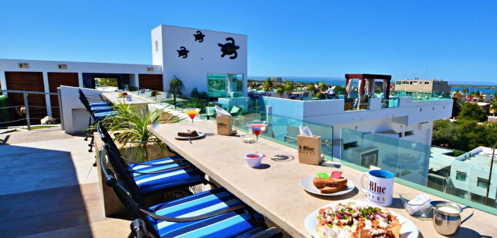 a table with food and drinks on a balcony at Hotel HBlue in La Paz