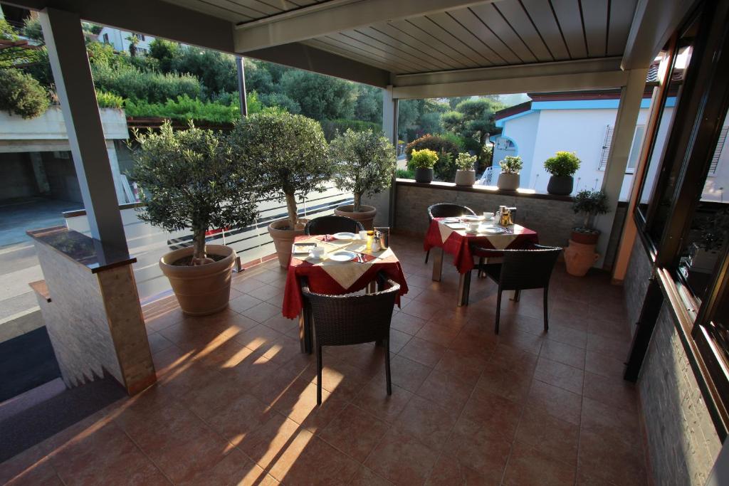 Restoran ili drugo mesto za obedovanje u objektu Pension Silvia