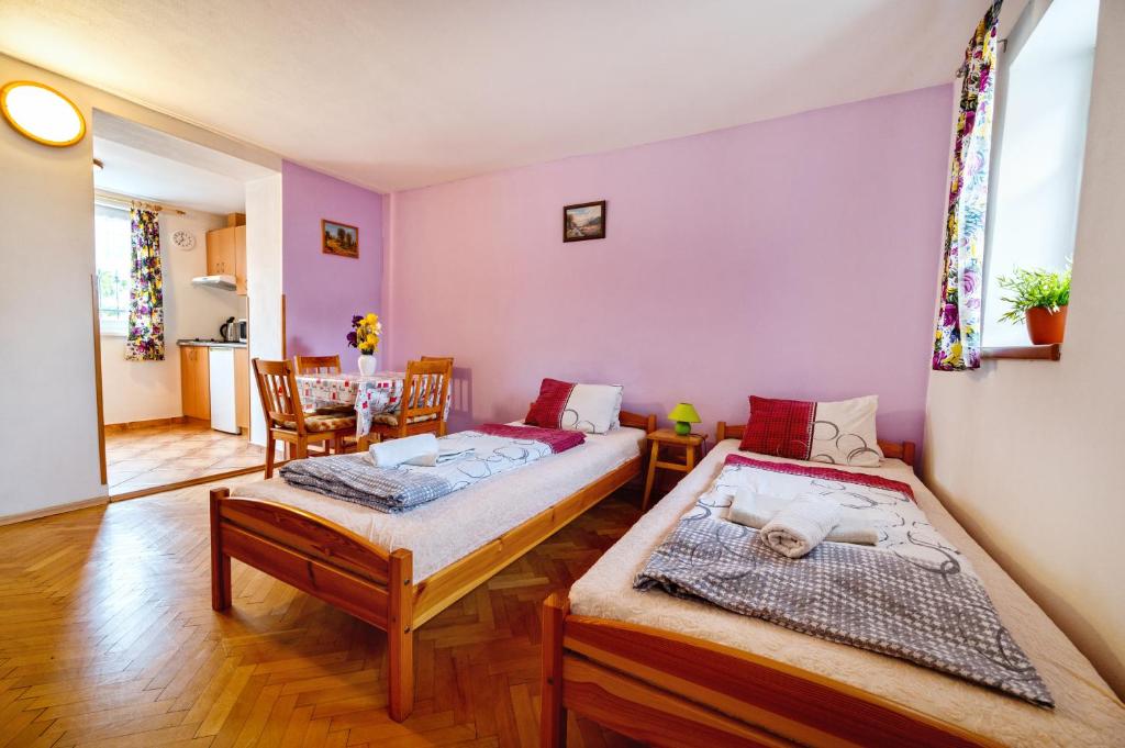 Postel nebo postele na pokoji v ubytování Penzion U Kostela