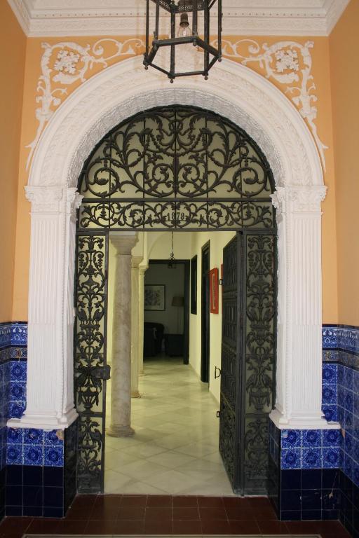 an ornate gate to a hallway in a house at Casa S. XIX en pleno centro de Carmona in Carmona