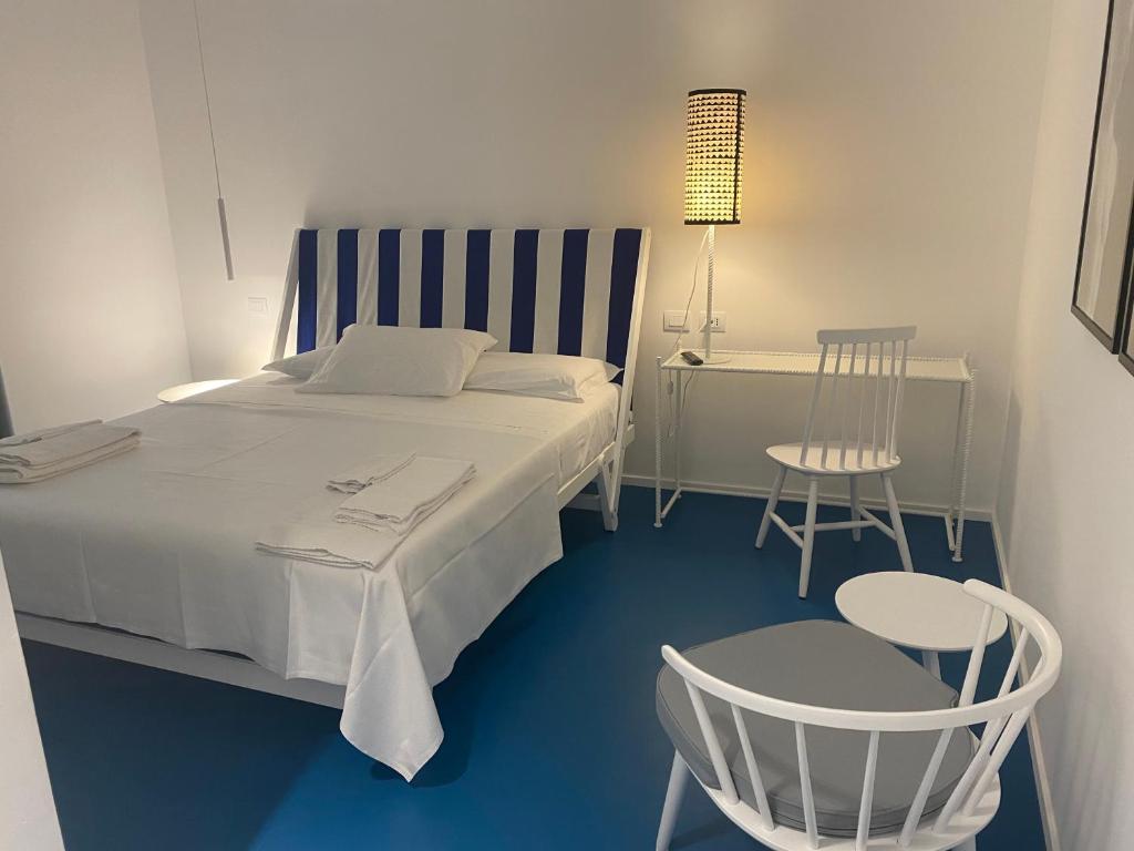 Postel nebo postele na pokoji v ubytování Near Ortigia