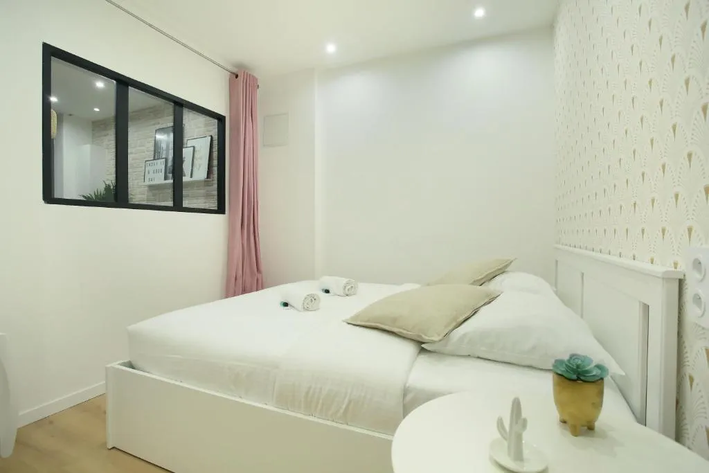 2 BDR Center of PARIS, Paris, Franţa