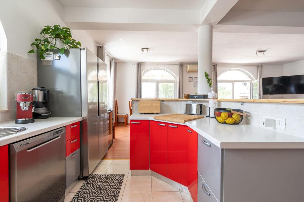 Kuchyňa alebo kuchynka v ubytovaní Villa Bliss , Kastela - Croatia