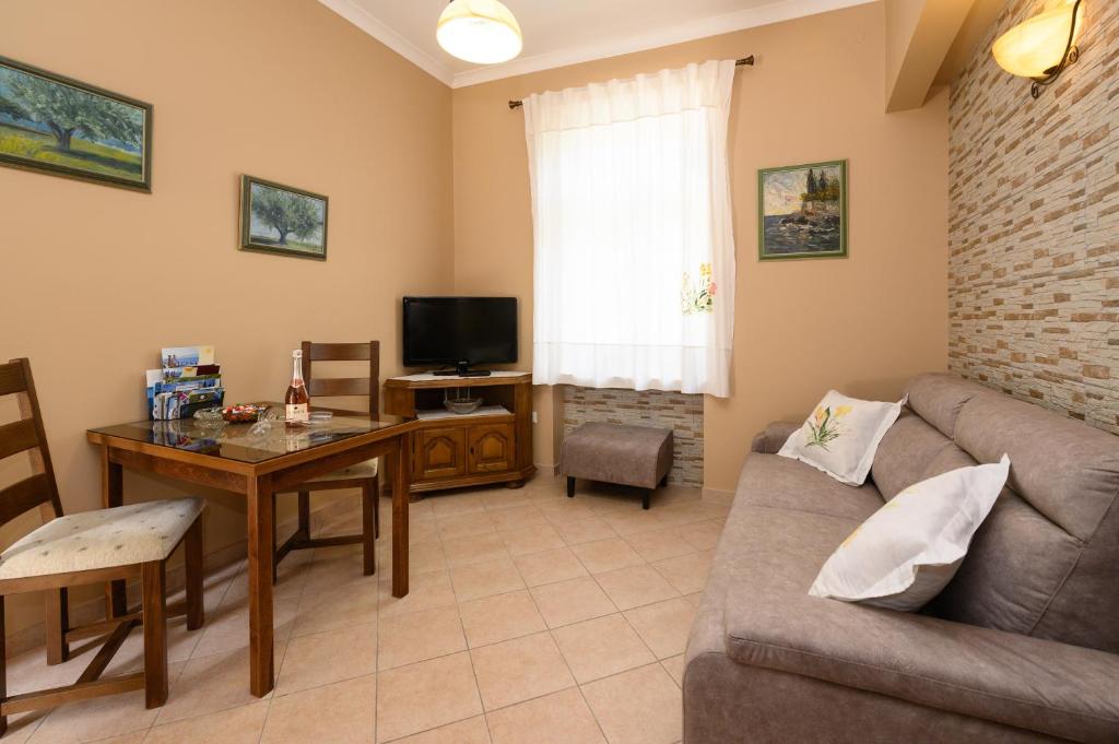 Apartments Villa Salona - 6