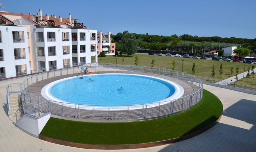 a large swimming pool in front of a building at Mar y Soles in Cavallino-Treporti