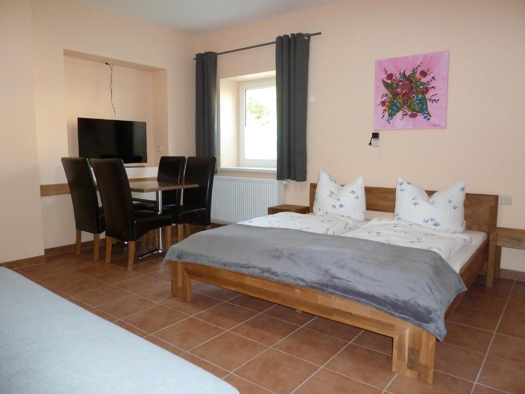 Postel nebo postele na pokoji v ubytování Hotel Wittenberg-Hotel Garni
