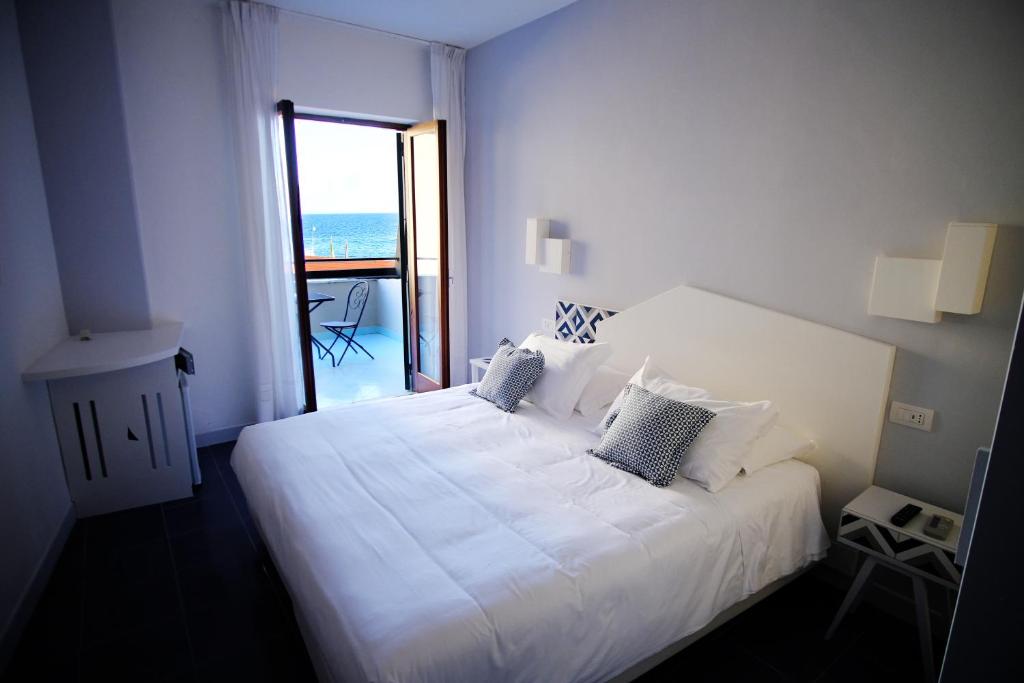 Cama ou camas em um quarto em Hotel Baia Di Puolo
