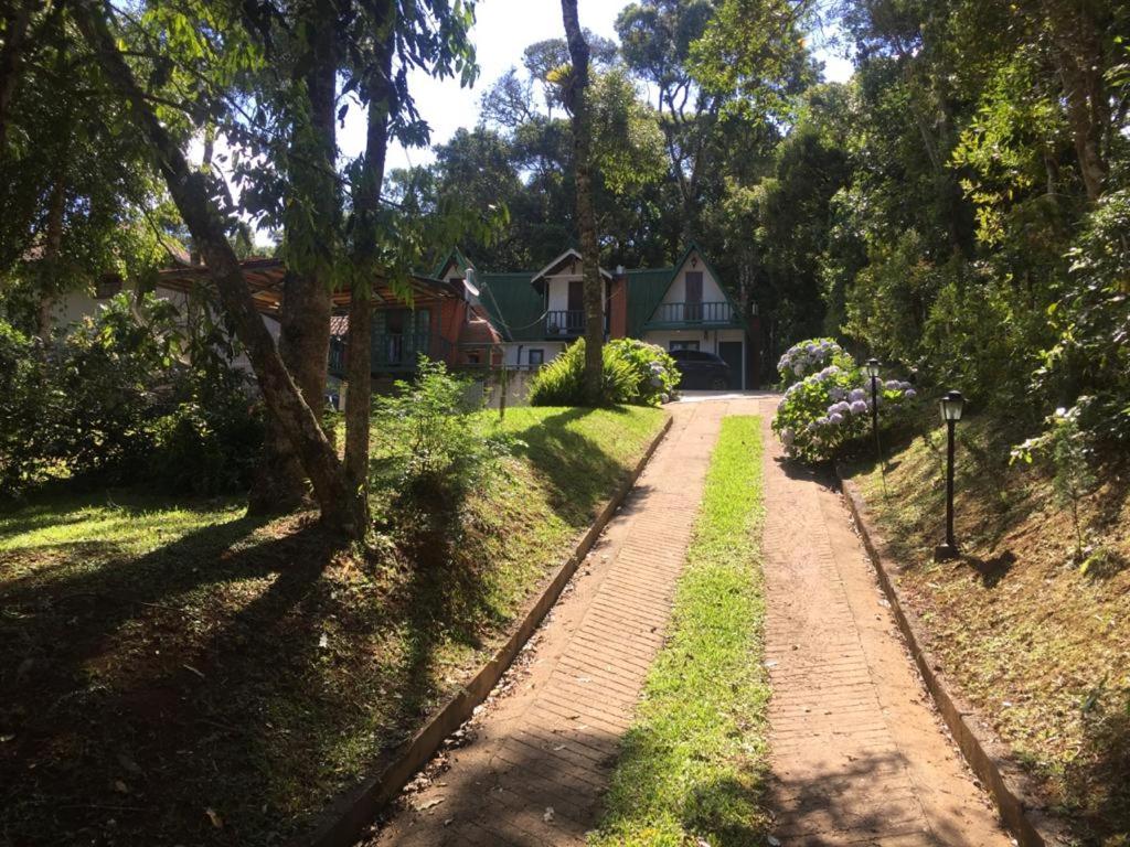 Een tuin van Chalés Vista Serrana