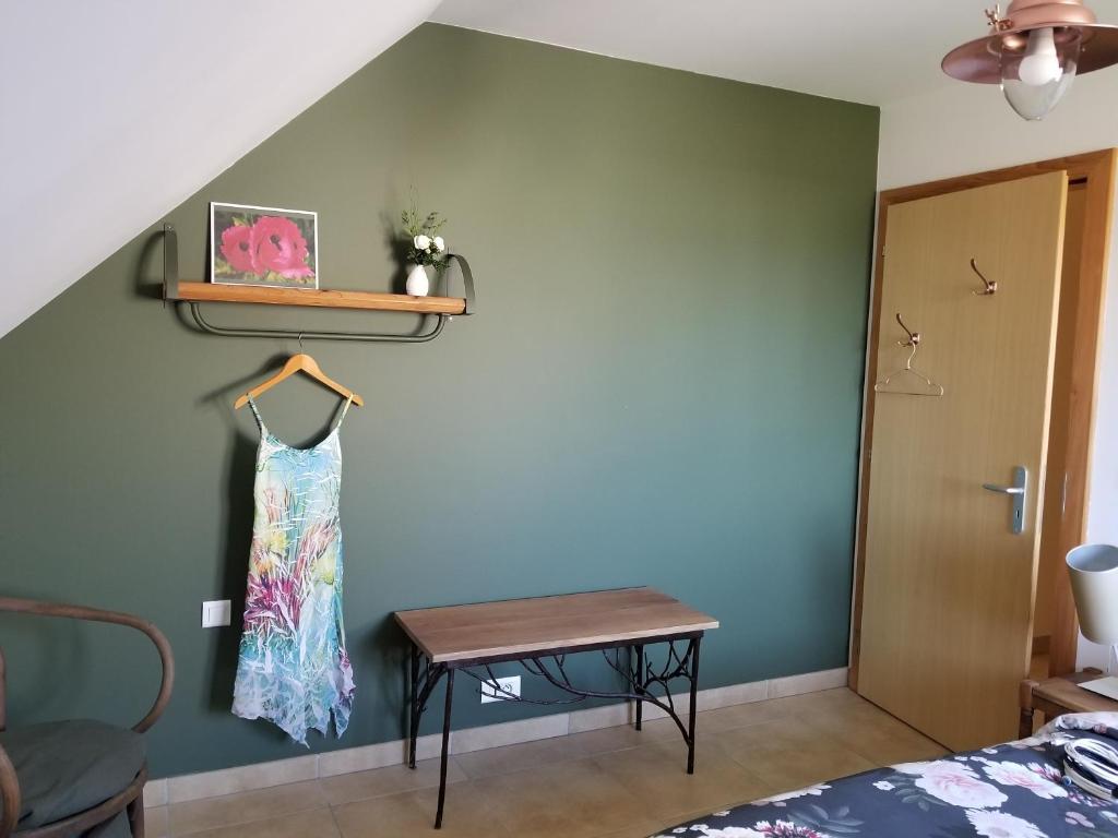 Postel nebo postele na pokoji v ubytování chambre d'hôtes de charme, un temps en forêt