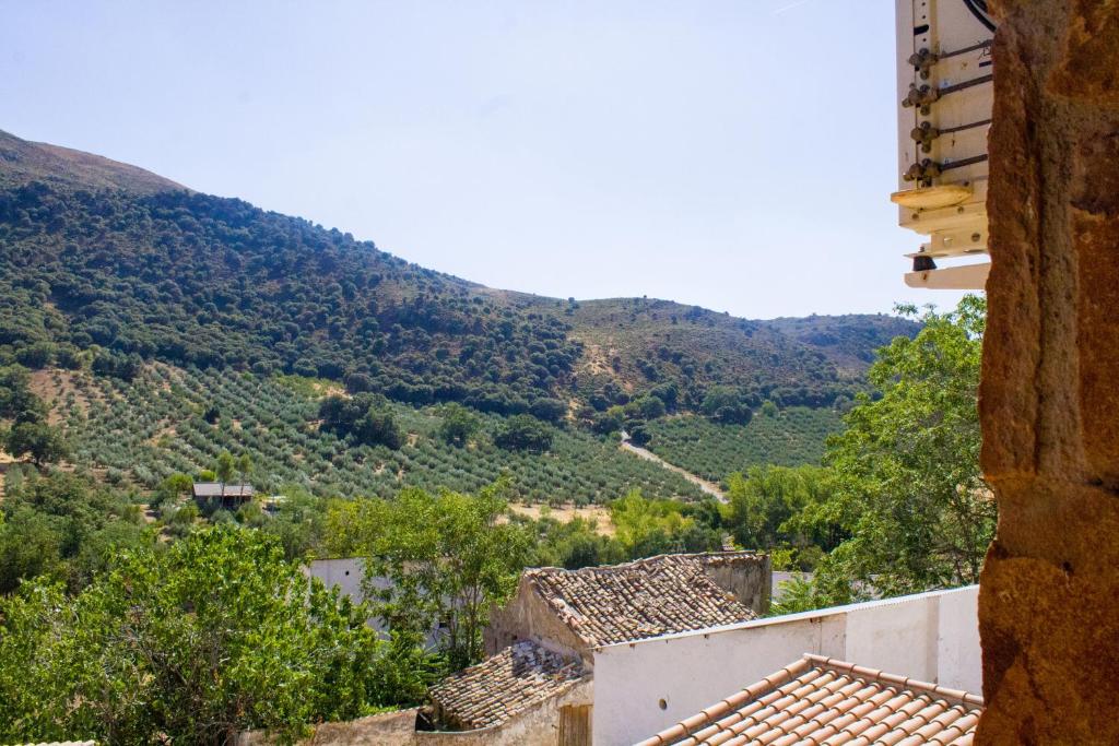 a view of the hills from a building at Hostal Restaurante Sierra De La Martina in Charilla