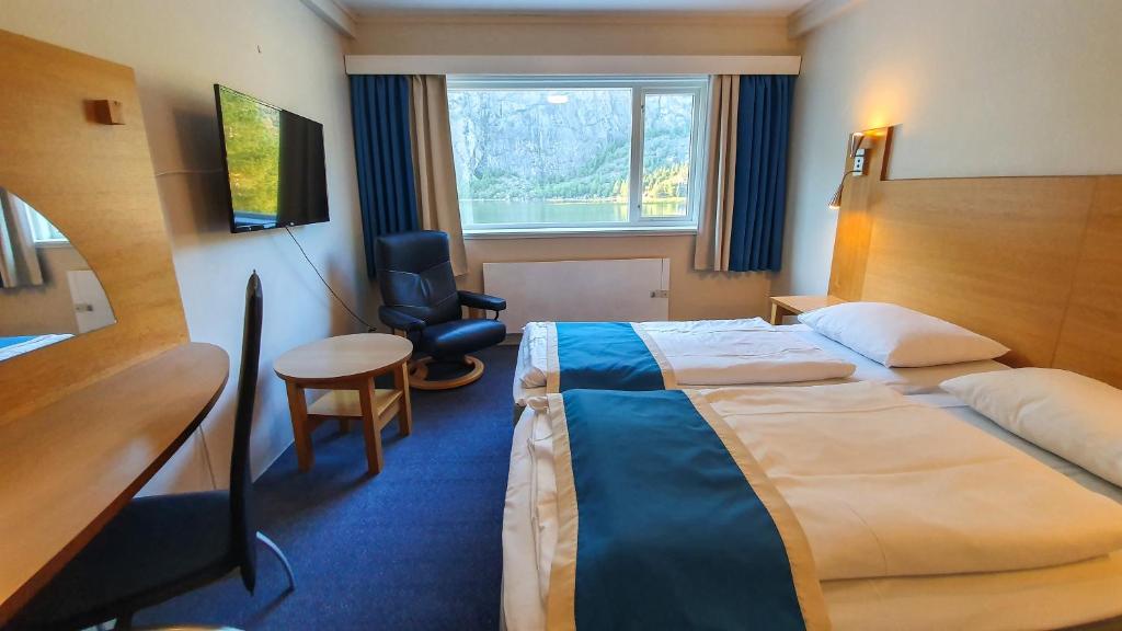 Postel nebo postele na pokoji v ubytování Lærdal Hotel