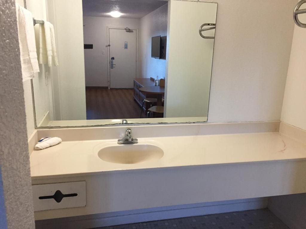 FairBridge Inn Express North Lima - Cuarto King