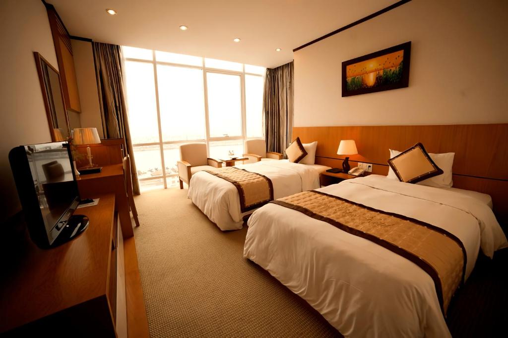 Posteľ alebo postele v izbe v ubytovaní Danang Petro Hotel