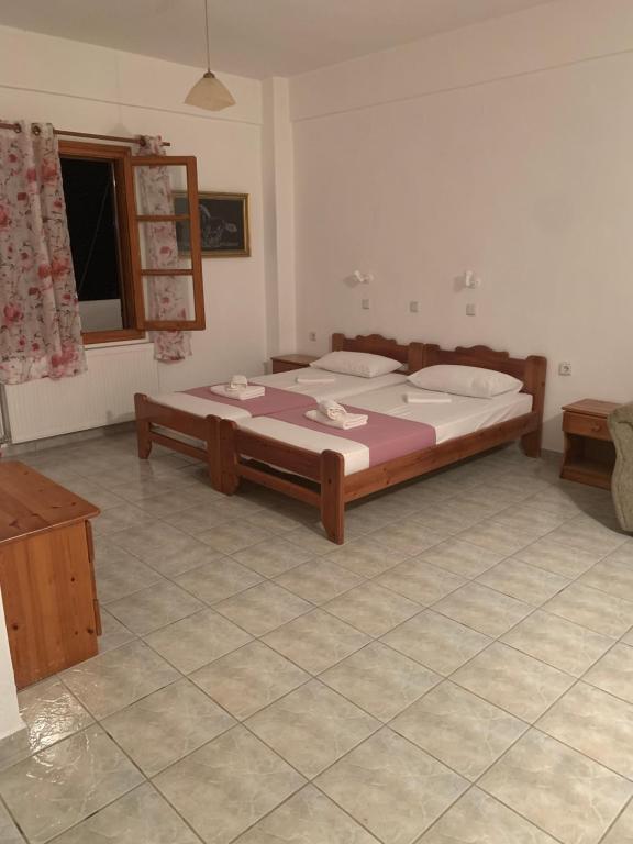 Кровать или кровати в номере ΑΡΜΟΝΙΑ ΣΤΟΥΝΤΙΟ