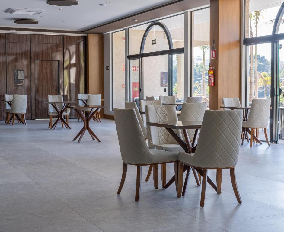 Uma área de estar em Class Hotel Piracicaba