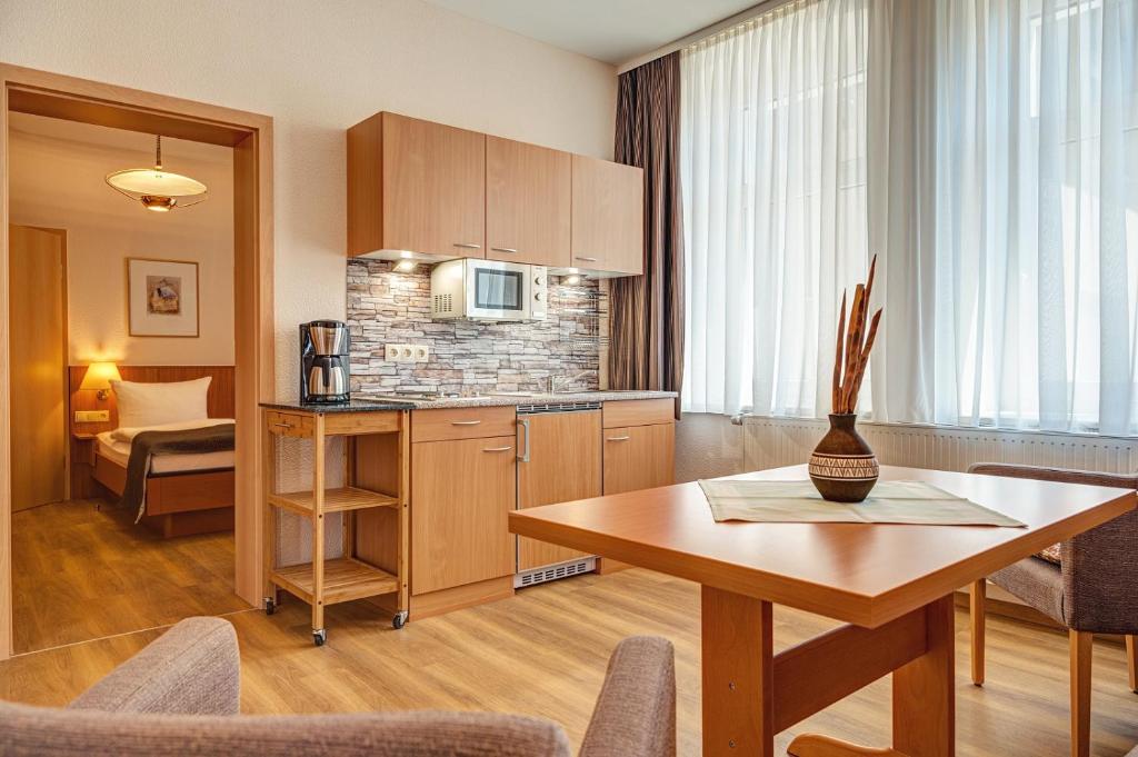 Kuchyň nebo kuchyňský kout v ubytování Komforthotel Kaiserhof