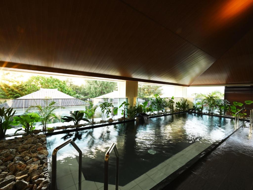 Bazén v ubytování FUSAKI BEACH RESORT HOTEL & VILLAS nebo v jeho okolí