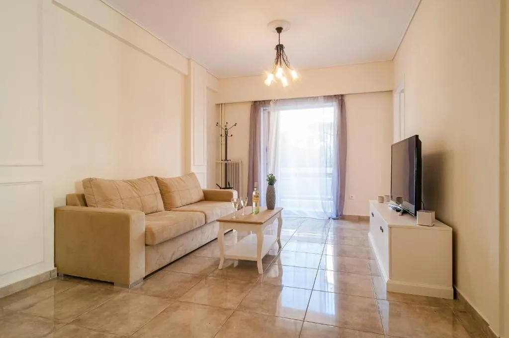 Charming & Comfortable Apartment in Alimos, Atena, Grecia