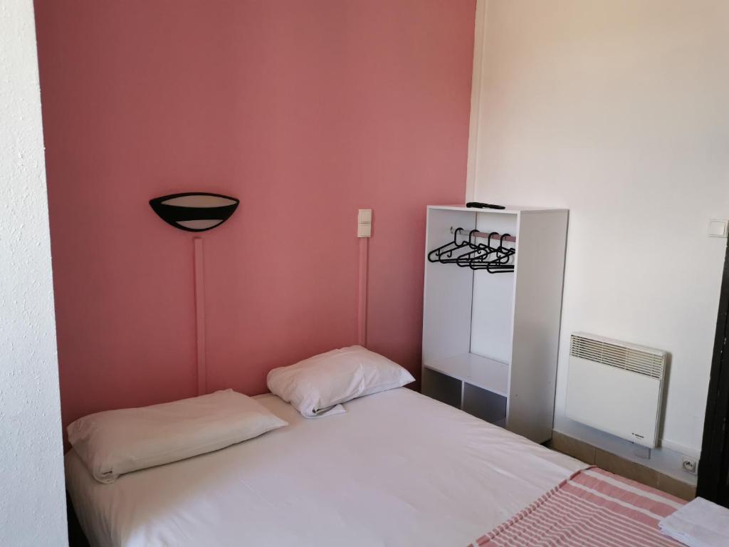 Postel nebo postele na pokoji v ubytování Hôtel Le Floreal