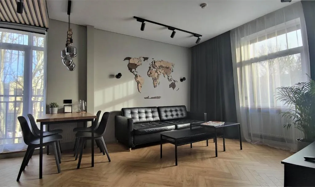 VINEWOOD parkview apartment with balcony, Kudrovo, Russia