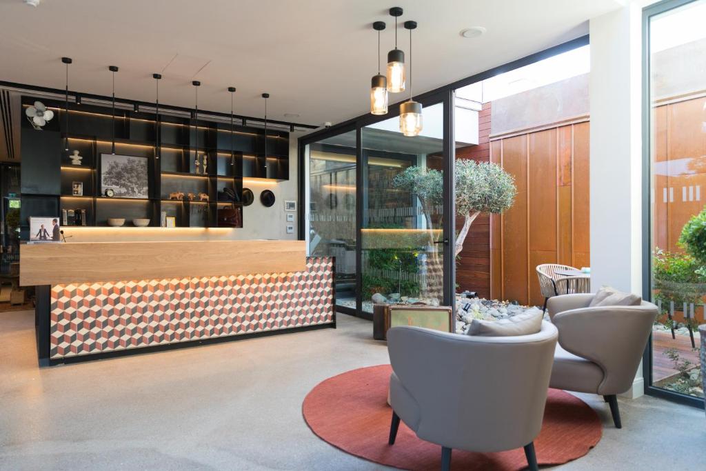 Posezení v ubytování Hotel Indigo Larnaca by IHG-ADULTS ONLY